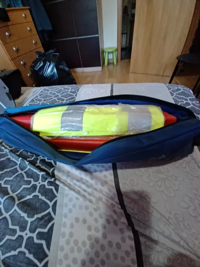 Triángulos de seguridad Ford Tarraco Center