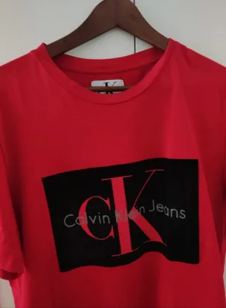 Camiseta Calvin Klein Mujer Roja Negra Terciopelo