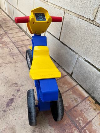 Moto Moltó Azul y Amarilla