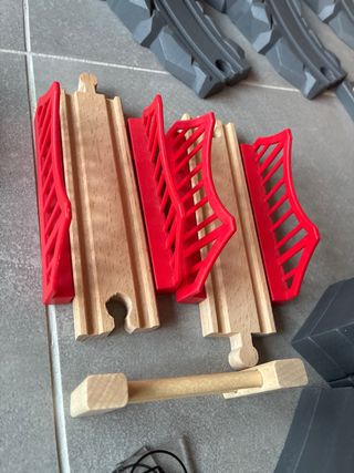 Tren de madera con accesorios