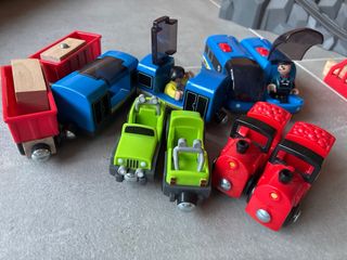 Tren de madera con accesorios