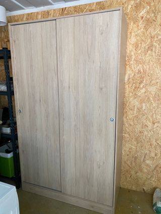 Armario puertas correderas madera y metal