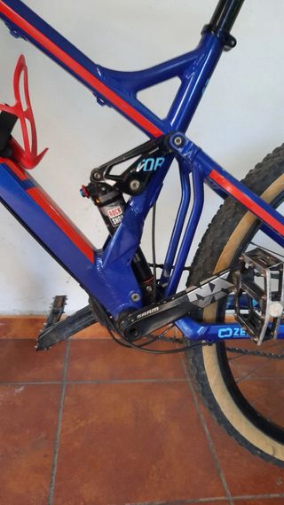 Mondraker Factor R talla M – doble suspensión.
