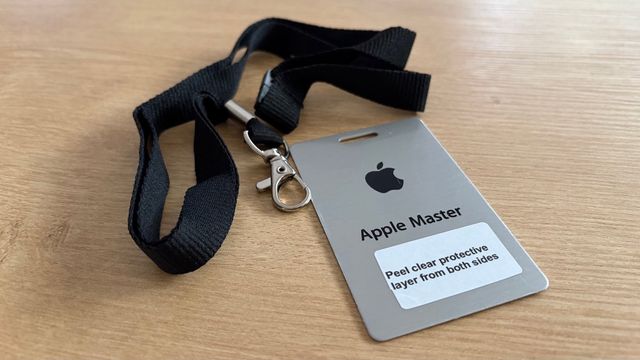 Chapa Apple Master con cordón