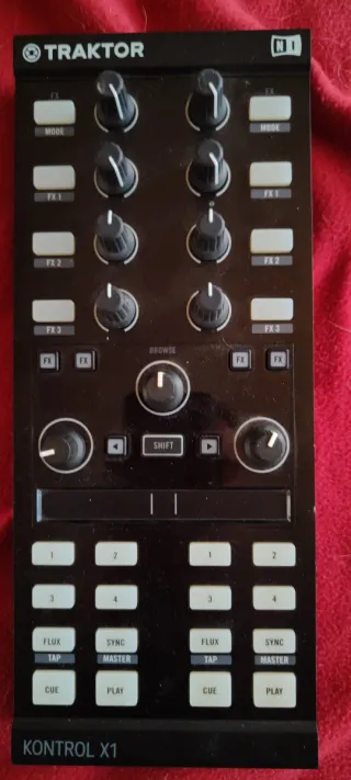 Controlador DJ Traktor Kontrol X1