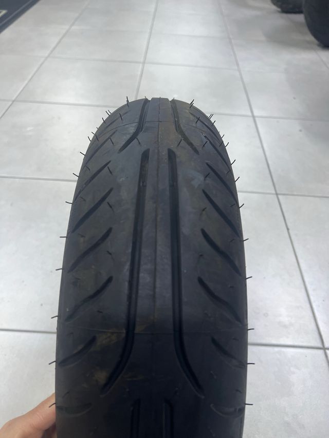 Neumático Michelin 130/60-13
nuevo power 2 zt