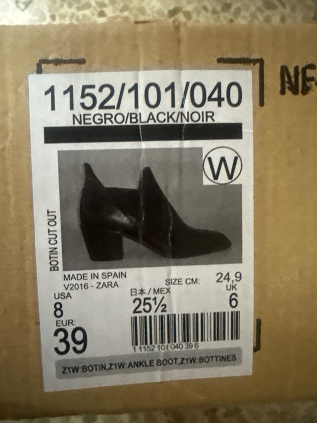 Botines negros bajos de cuero