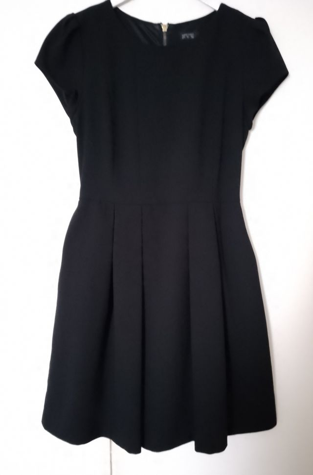 Vestido negro Zara
