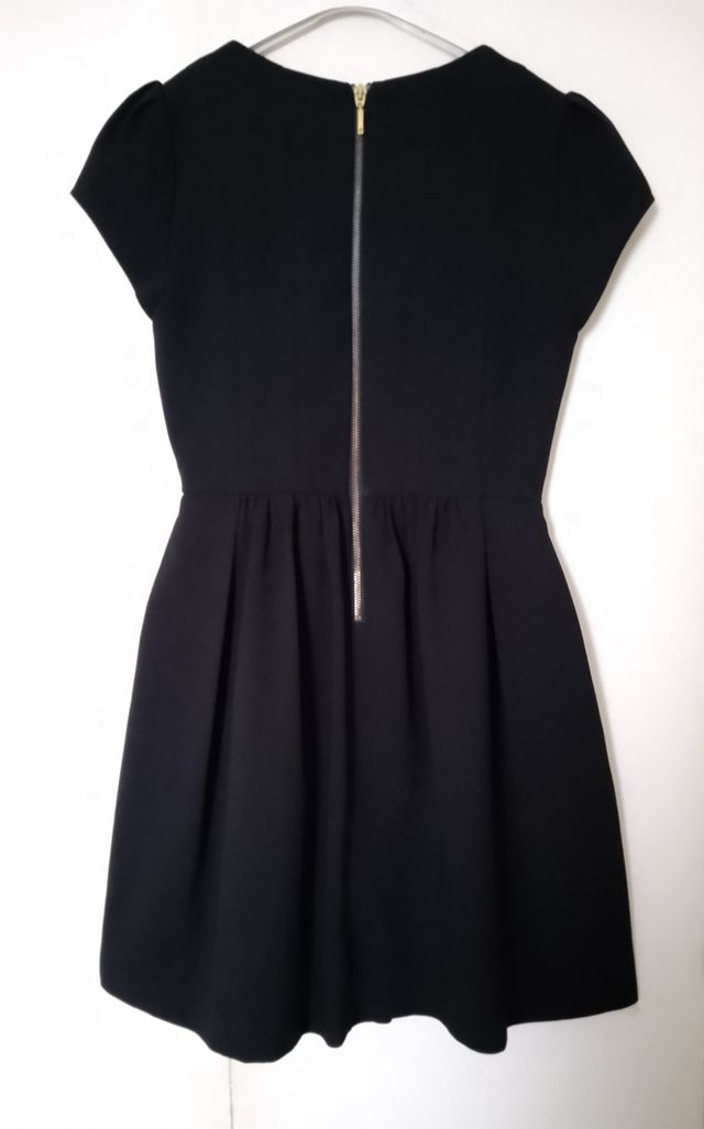 Vestido negro Zara