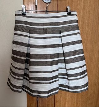 Elegante falda de tablas