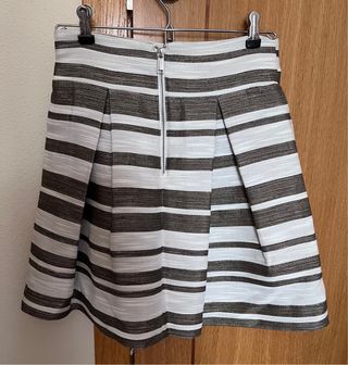 Elegante falda de tablas