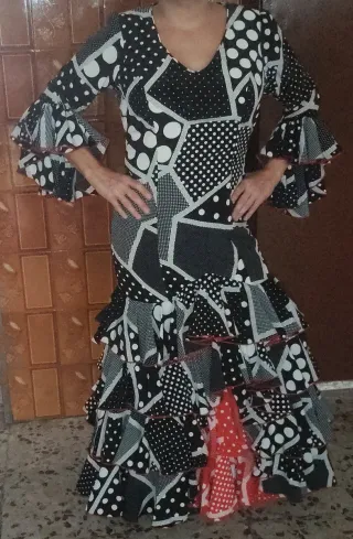 Traje Flamenca Negro Blanco Rojo Lunares
