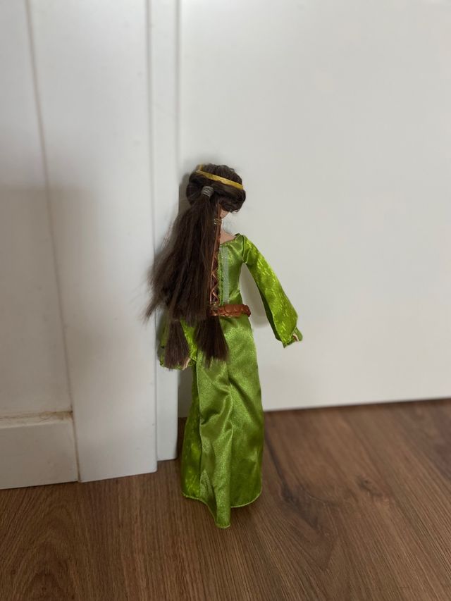 Muñeca Reina Elinor Brave