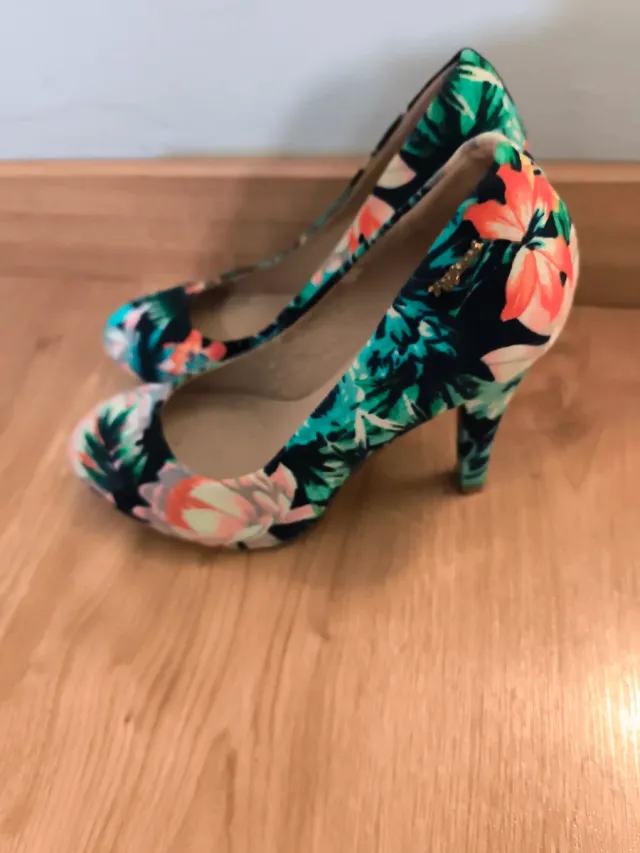 Zapatos de tacón estampados