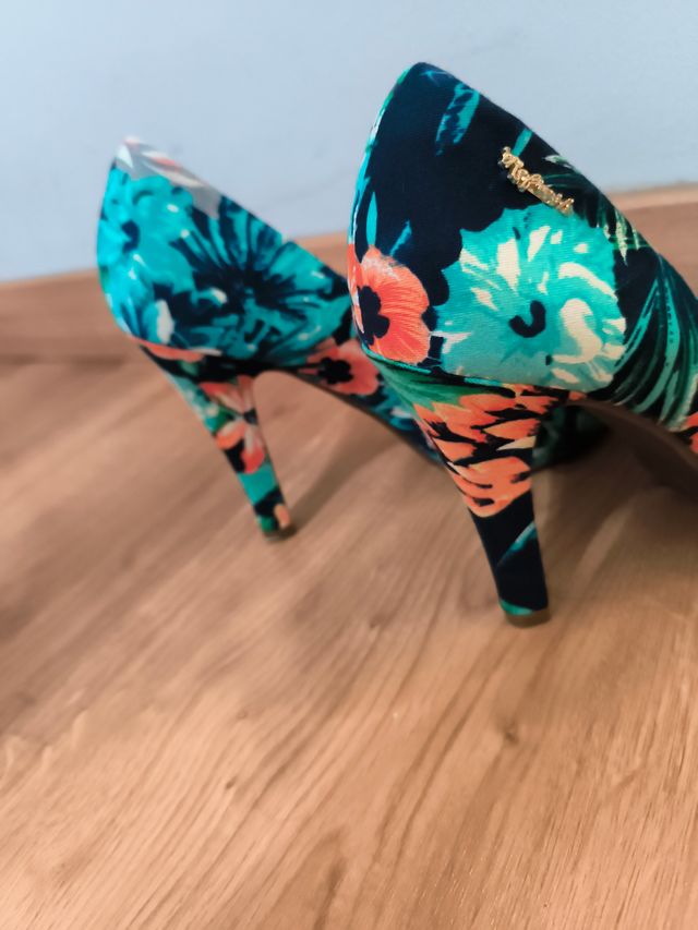 Zapatos de tacón estampados