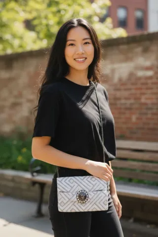 Clutch beige y dorado