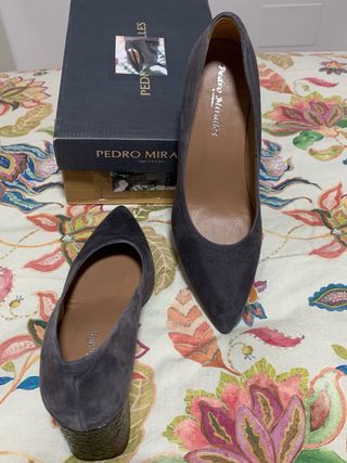 Zapatos de salón Pedro Miralles grises número 39 
