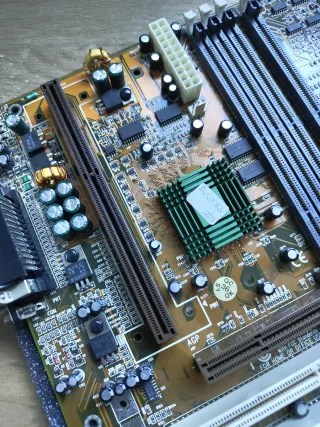Regalo: Placa Base Soyo SY-6KB Pentium II