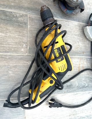 Taladro percutor DeWalt amarillo