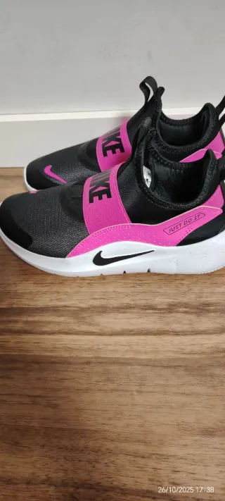 Zapatillas Nike Niña/Mujer Negras y Rosas