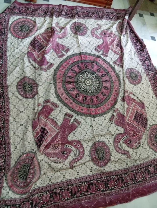 Tapiz elefantes y mandalas morado