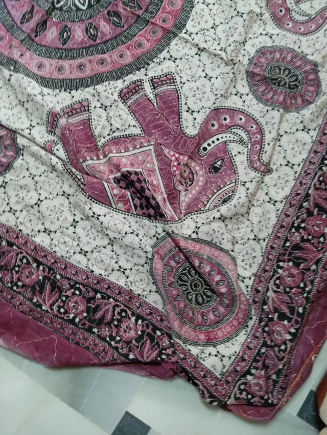 Tapiz elefantes y mandalas morado