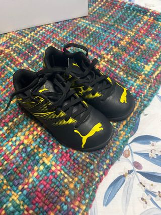 Zapatillas Puma Futbol Negras y Amarillas