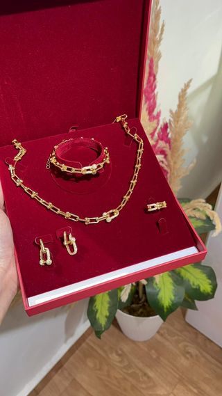 Conjunto de Joyas Doradas