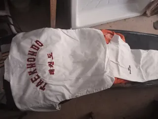 Kimono Taekwondo Daee Do Blanco y Negro