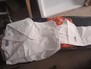 Kimono Taekwondo Daee Do Blanco y Negro