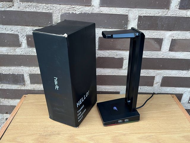 Soporte auriculares HAVIT RGB + hub USB