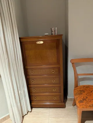 Mueble de madera para equipo de música