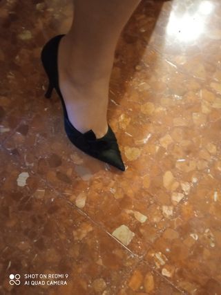 Scarpe nere in pelle con tacco alto