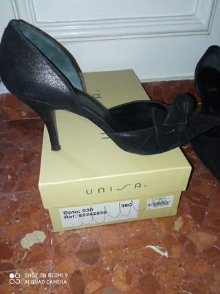 Scarpe nere in pelle con tacco alto