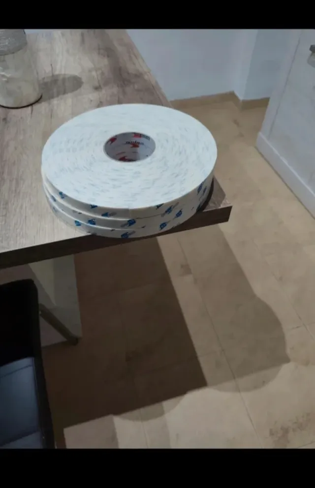 4  rollos de cinta de doble cara
