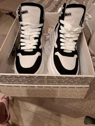 Zapatillas Bronx altas blancas y negras