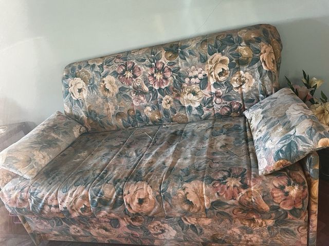 Sofá cama floral precioso