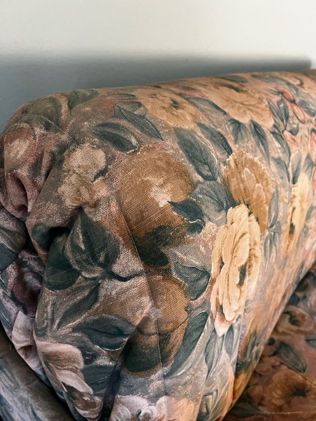 Sofá cama floral precioso