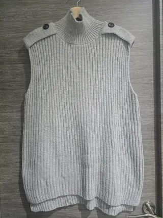 Jersey gris cuello alto sin mangas