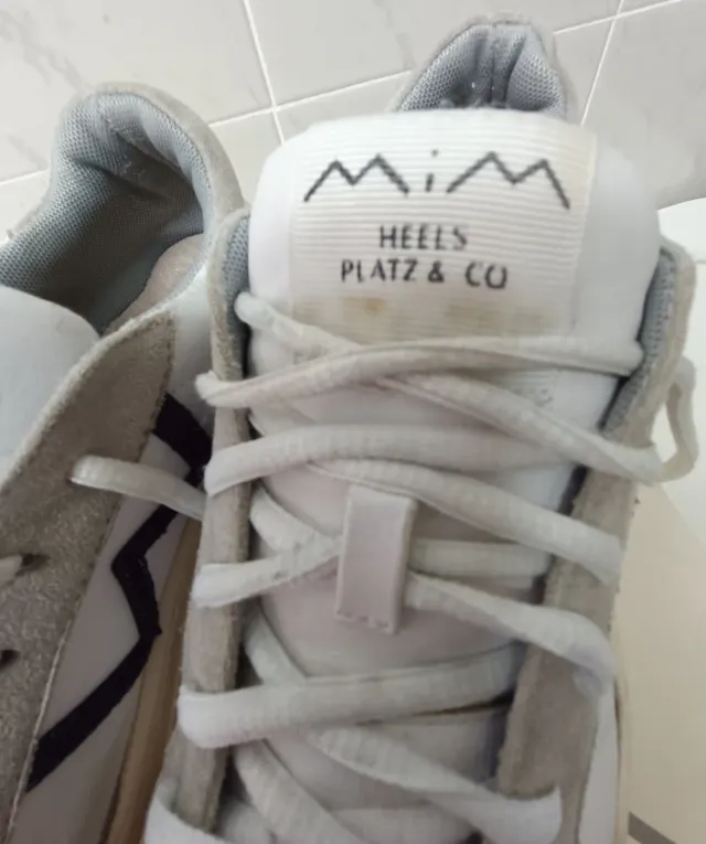 Deportivas MIM Talla 37 Blancas y Moradas