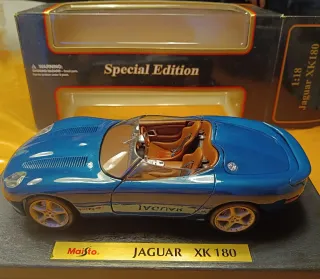 Coche Maisto Jaguar XK180 1:18 verde azulado de segunda mano por