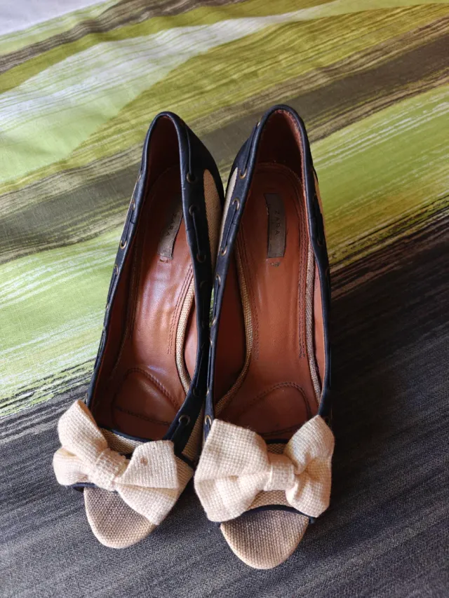 Zapatos Zara tacón madera beige/marrón