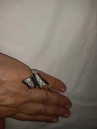 Anillo plata y negro con piedras