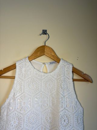 Blusa blanca crochet sin mangas
