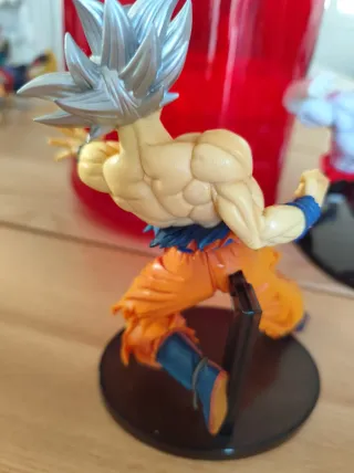 Figura Banpresto Goku Ultra Instinto y Giren