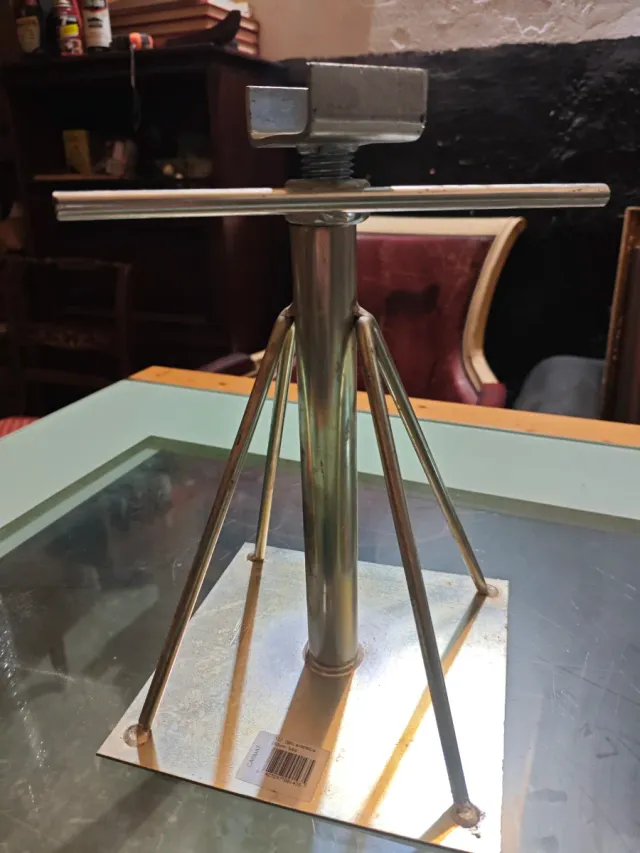 Gato extensible de acero