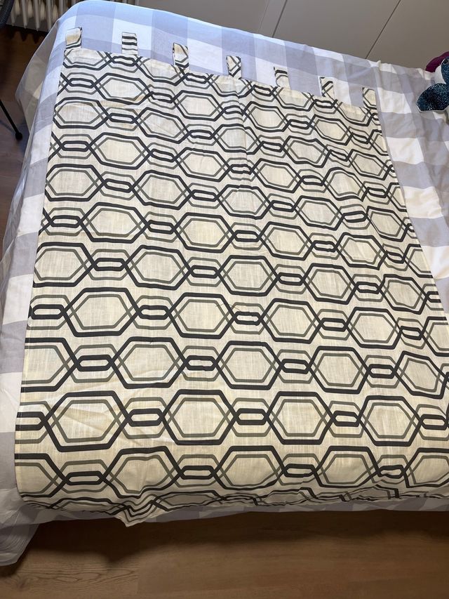 Cortinas beige y grises (2 unidades)