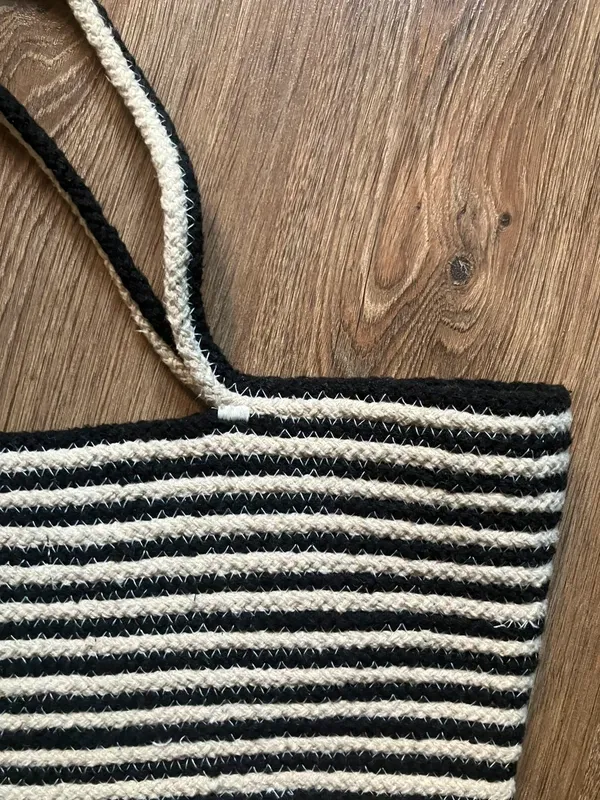 Bolso Capazo Blanco y Negro Pull&Bear