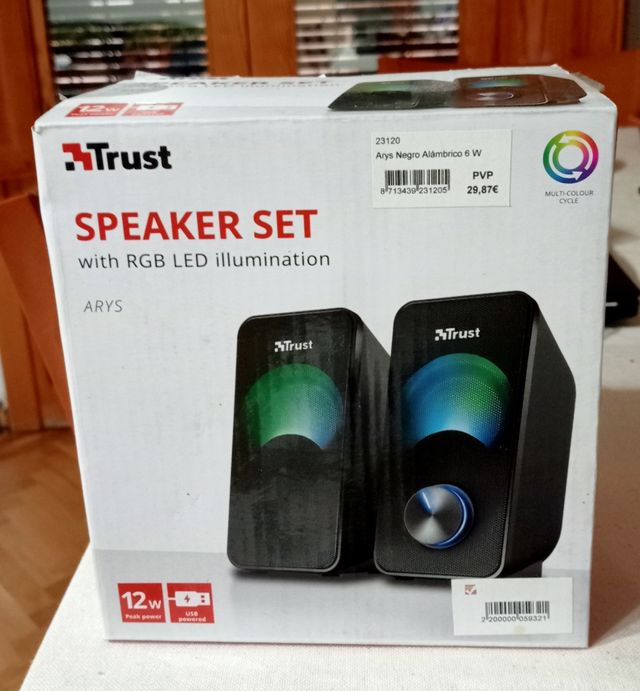Altavoces Trust con iluminación LED RGB
