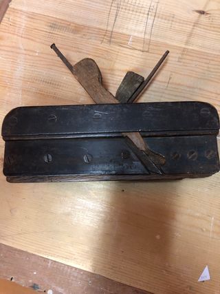 Cepillo de carpintero antiguo